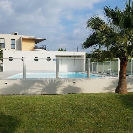 Appartamento F1 De 36M2 Avec Terrasse Et Parking Privatif. La Roquette-sur-Siagne Esterno foto